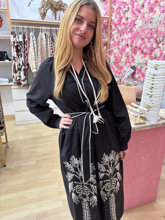 VESTIDO  NEGRO BORDADO