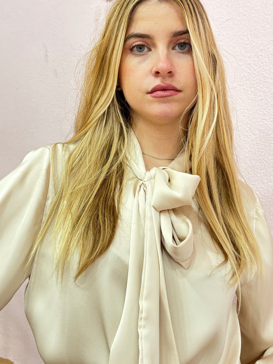 BLUSA LAZO BEIGE