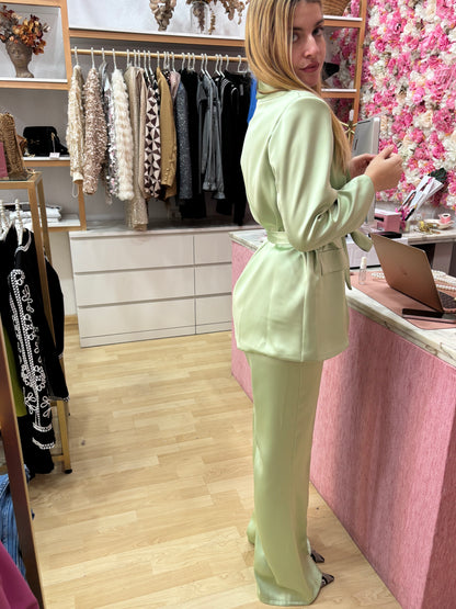TRAJE SATINADO VERDE MINT