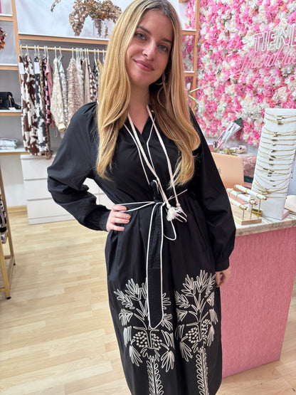 VESTIDO  NEGRO BORDADO