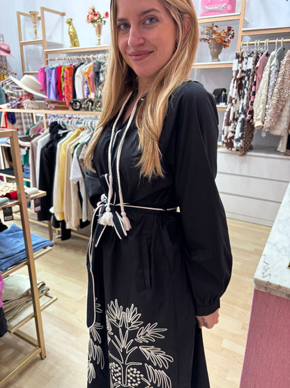 VESTIDO  NEGRO BORDADO