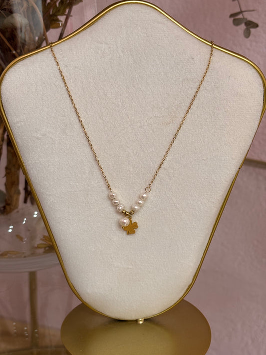 COLGANTE PERLAS Y TREBOL