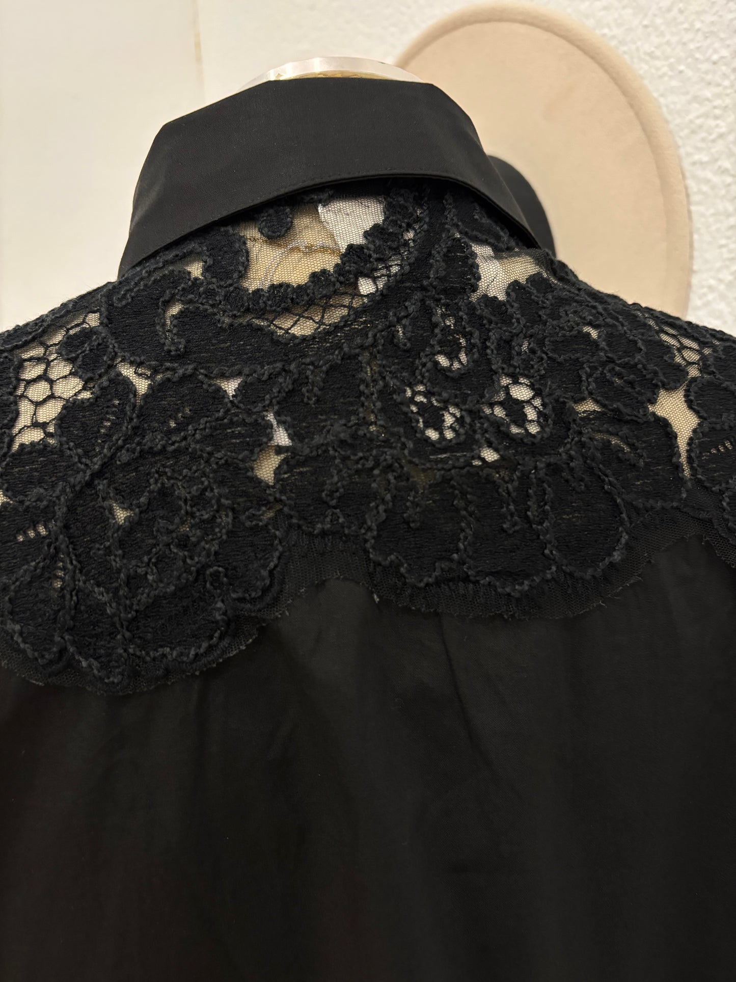 CAMISA NEGRA ENCAJE