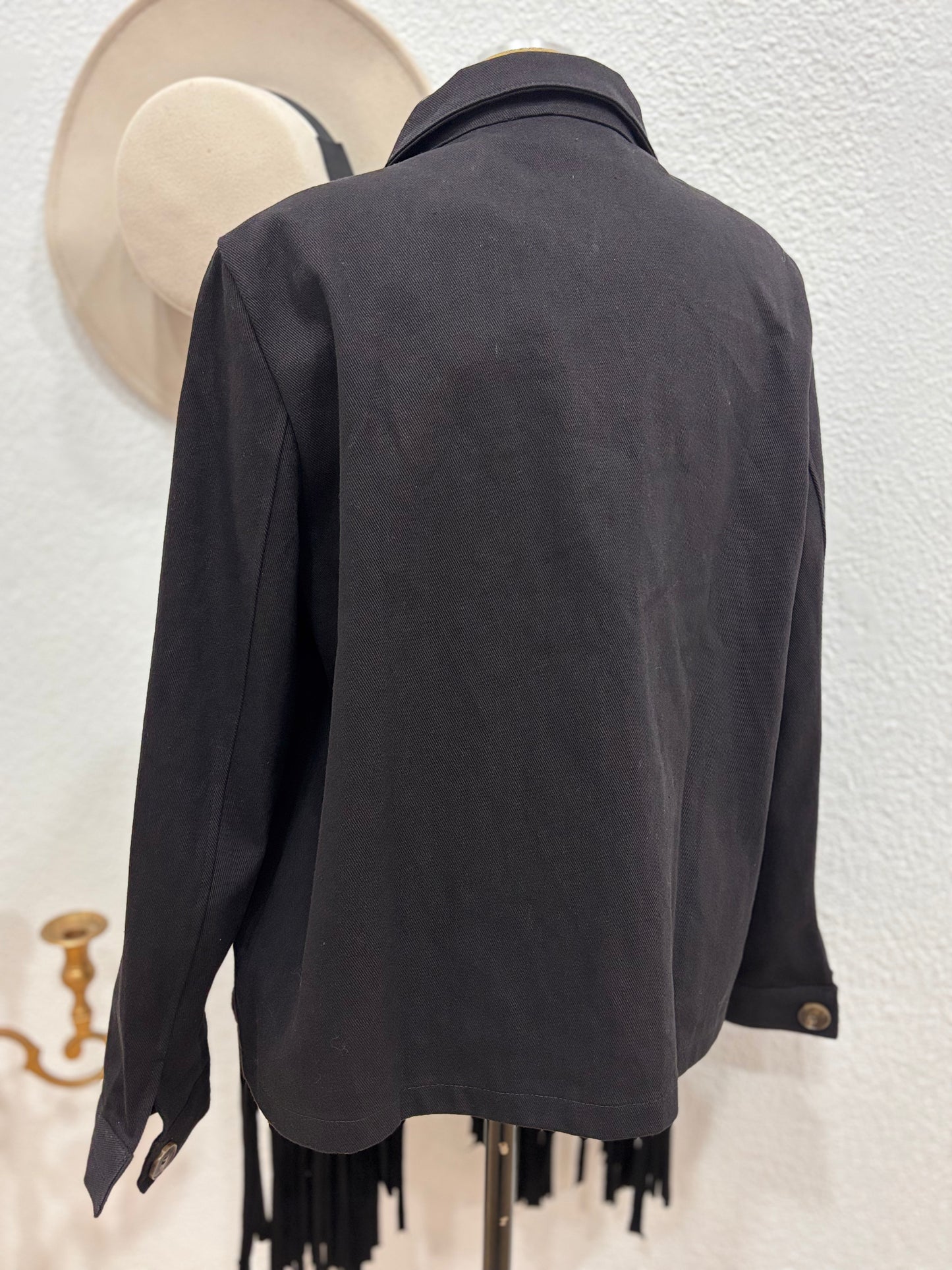 CHAQUETA NEGRA FLECOS